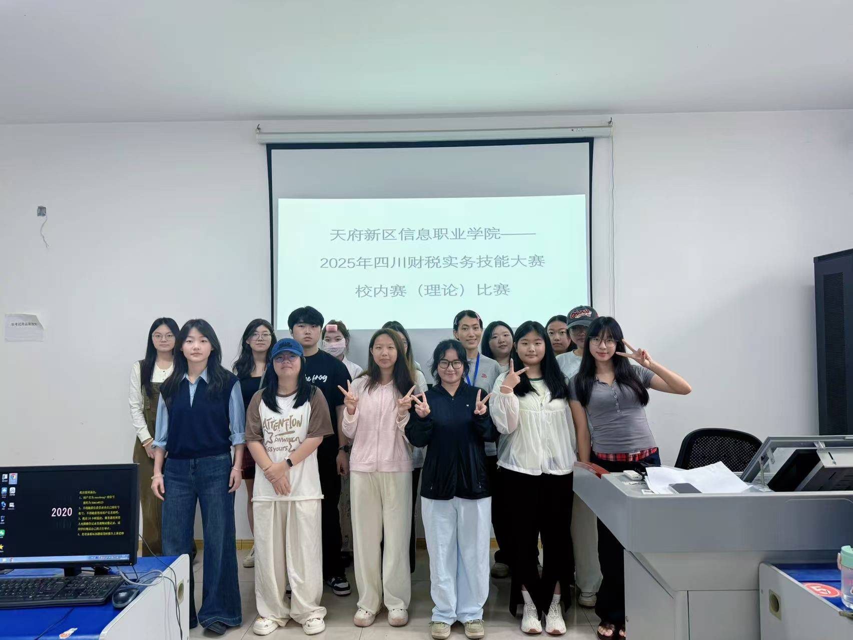 1758181706552031774.jpg 照片合影.jpg